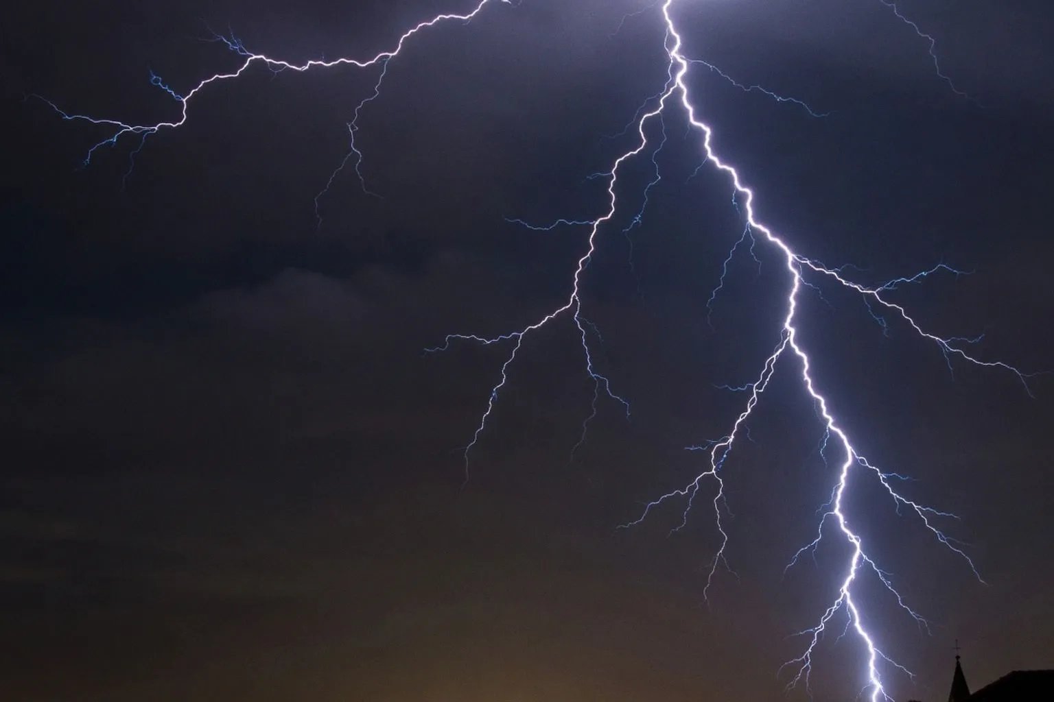 Alerte orages et grandes marées : les consignes de sécurité en Charente-Maritime