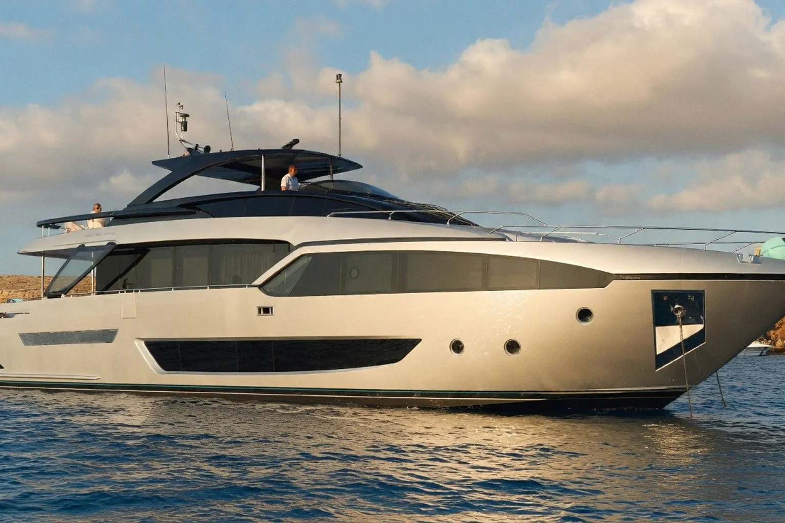 Le yacht Riva 90' Argo : une suite flottante de luxe à prix réduit en Méditerranée