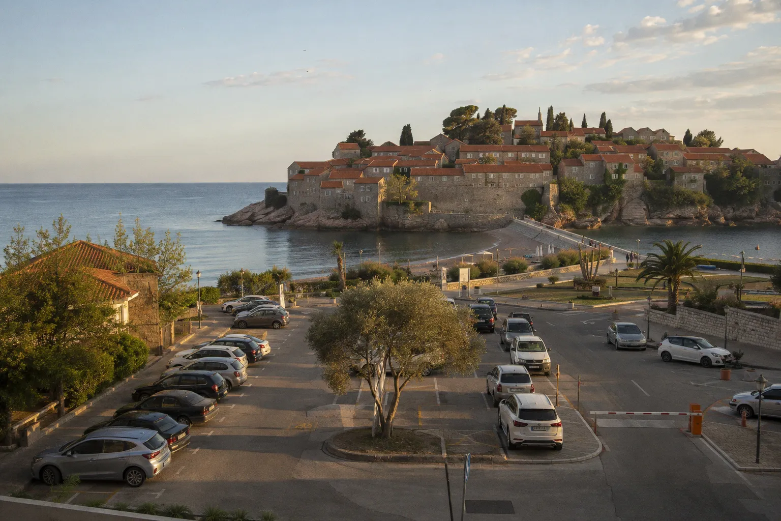 Location de voiture à Sveti Stefan au Monténégro : guide pratique