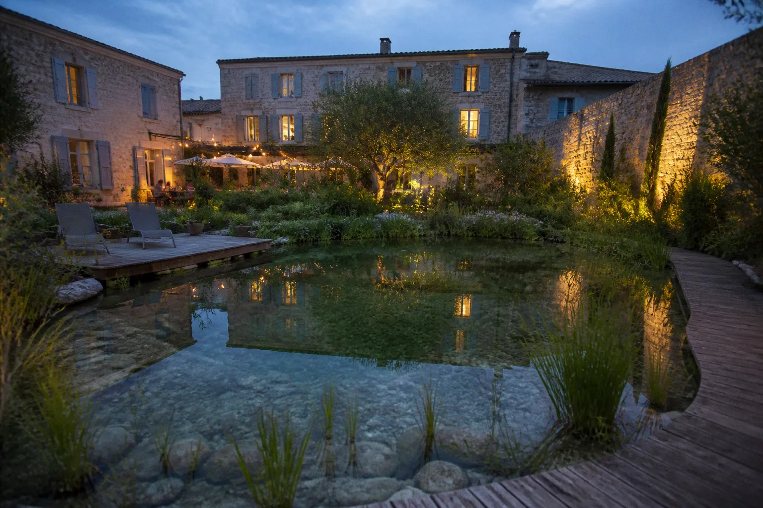 Piscines naturelles : le nouvel atout charme des maisons d'hôtes à La Rochelle