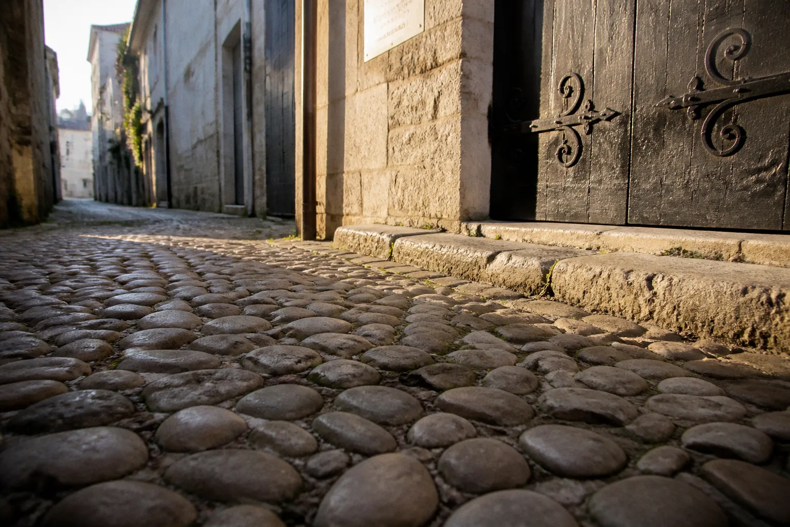 Rue de l'Escale : secret de ses pavés en trois étapes