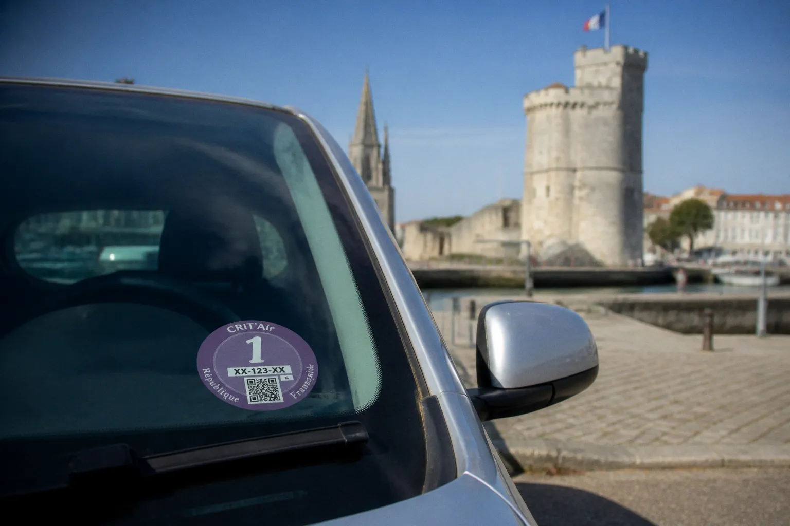 Vignette Crit'Air sur voiture de location : qui la fournit ?